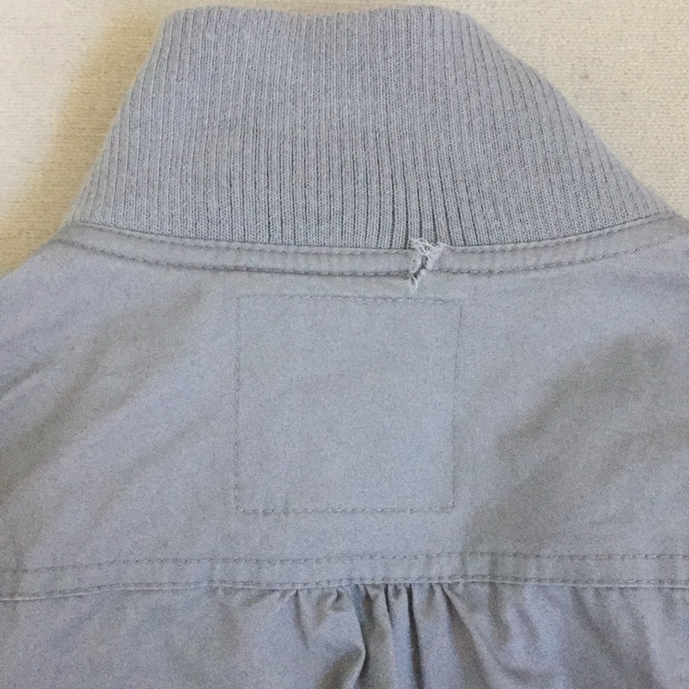Gray jacket. - Picture 7 of 8